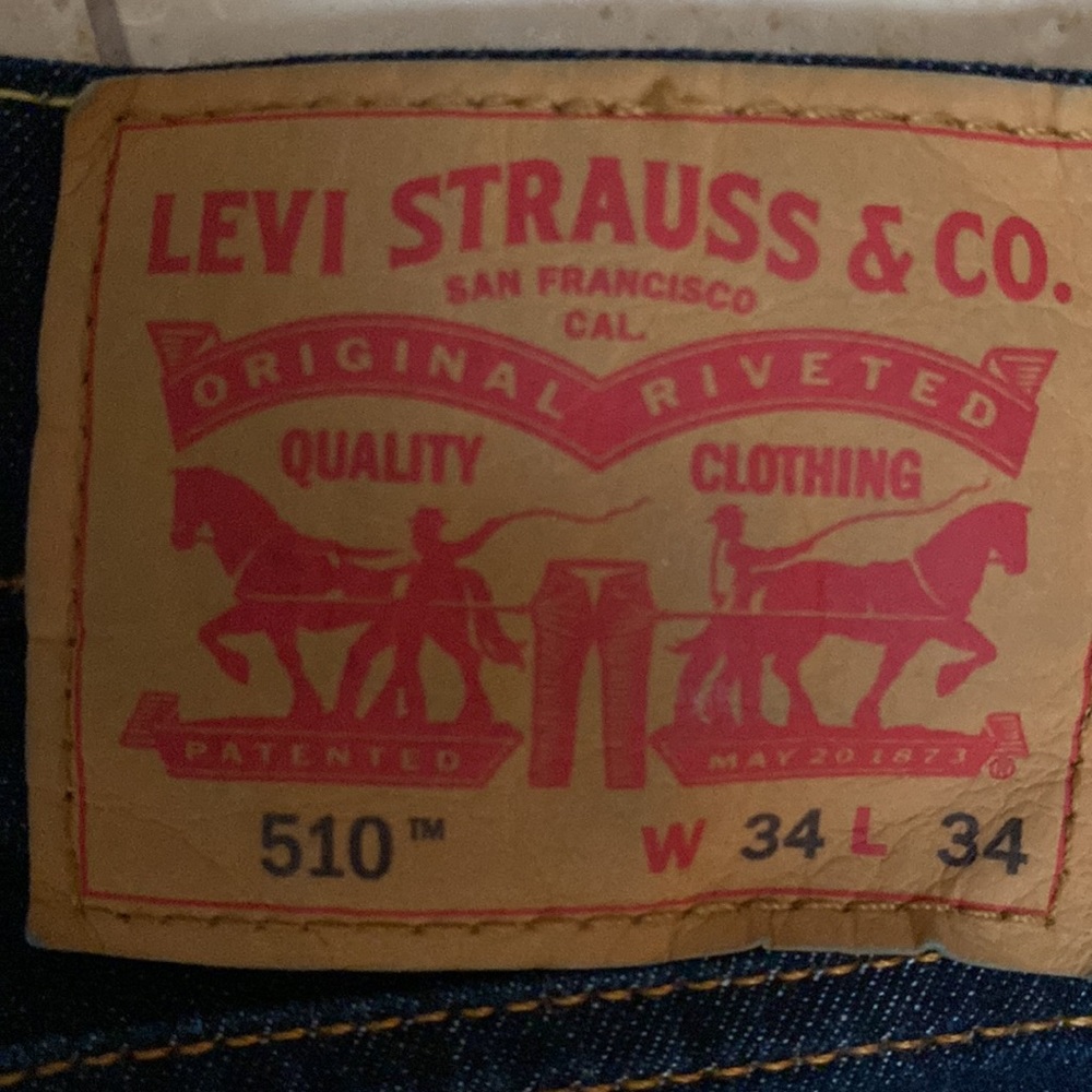 Men Levi Jeans. Dark wash . 34 x 34 - Picture 3 of 6